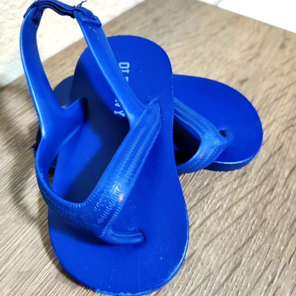 Ok! Check out these cute Old Navy sandals for babies!